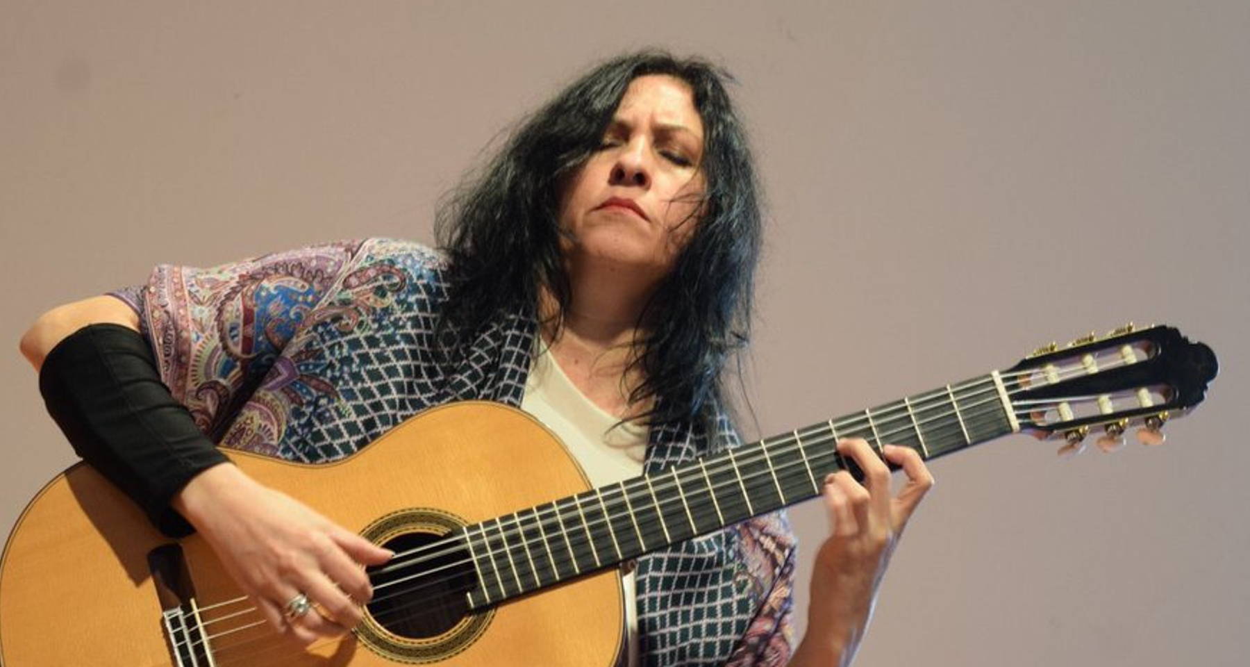Iliana Matos, Classical Guitar Virtuoso – VIRTUAL Concert